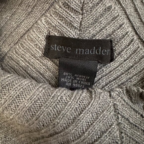 Steve Madden Gray Knit Poncho – Cozy & Stylish! - Picture 5 of 5